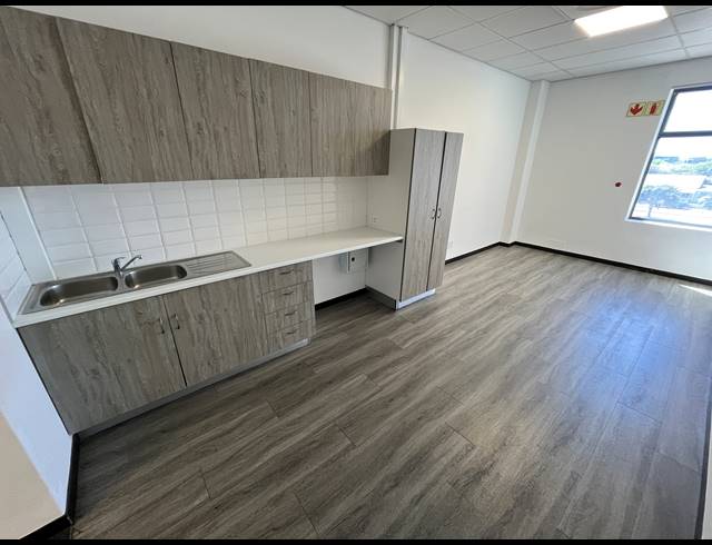 374M² OFFICE TO LET IN MILNERTON CENTRAL